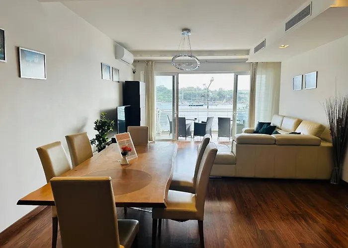 Valletta Harbour View - Grand Apartment Sliema